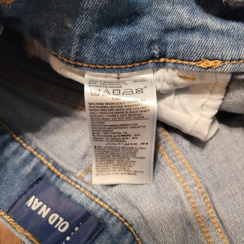 Old Navy Boys adjustable jeans shorts size 6 Light Wash